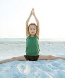 Cho con tập yoga: Lợi hay hại?