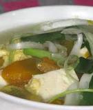 Canh bí đỏ đậu phụ trứng