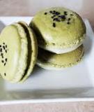 Macarons trà xanh với vỏ giòn và nhân béo ngậy vị chocolate