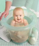 Mách mẹ: Tắm cho trẻ sơ sinh không hề khó