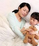 Có lợi hay không khi cho bé ngủ cùng bố mẹ?
