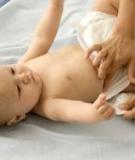 Tránh viêm đường tiểu cho bé đóng bỉm