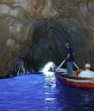 Vẻ đẹp quyến rũ của hang động xanh ở Ý