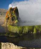 Vẻ đẹp kỳ lạ giếng phun nước khổng lồ Fly Geyser ở Mỹ